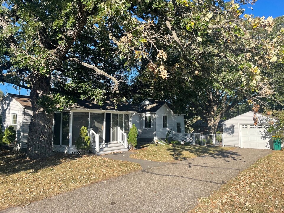 8037 Thomas Ln in Bloomington, MN - Building Photo