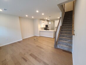 622 Sadie Cir in New Brunswick, NJ - Foto de edificio - Building Photo