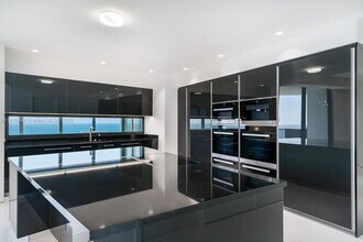18555 Collins Ave, Unit 2801 in Sunny Isles Beach, FL - Foto de edificio - Building Photo