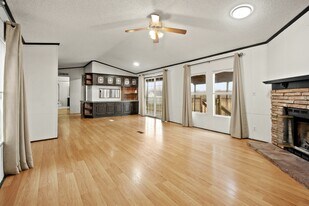 9910 County Rd 200 in Alvin, TX - Building Photo