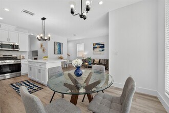 5027 Willow Glen Dr, Unit B in Houston, TX - Foto de edificio - Building Photo