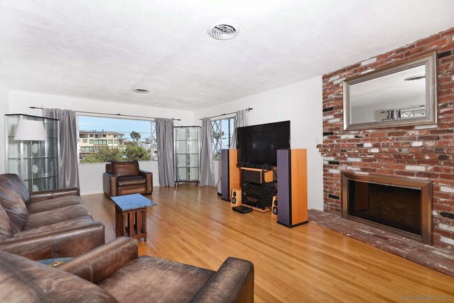 1140 Avenida Amantea in San Diego, CA - Building Photo - Building Photo