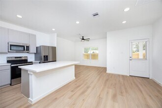 1952 Longmire Rd in Conroe, TX - Building Photo - Building Photo