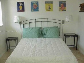 1872 NE 46th St-Unit -D7 in Fort Lauderdale, FL - Foto de edificio - Building Photo