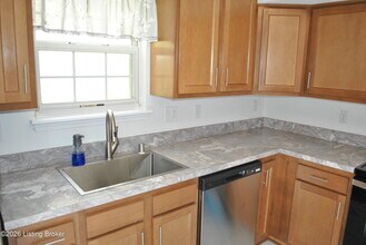 4118 Hickoryview Dr in Jeffersontown, KY - Building Photo - Building Photo