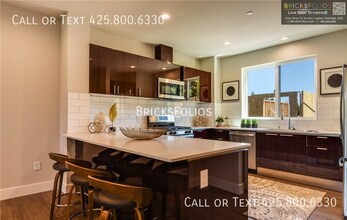 521 Glacier Walk SE in Sammamish, WA - Building Photo - Building Photo