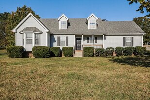 186 Elm St in La Vergne, TN - Building Photo