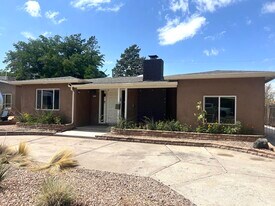629 Monroe St SE in Albuquerque, NM - Building Photo