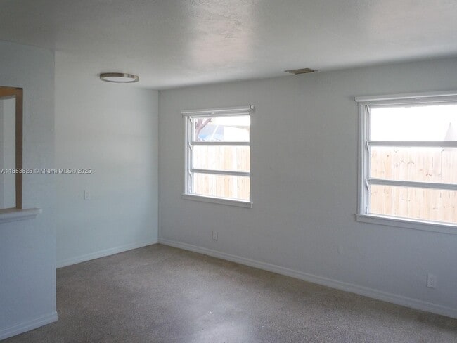 2124 Taylor St in Hollywood, FL - Building Photo - Building Photo