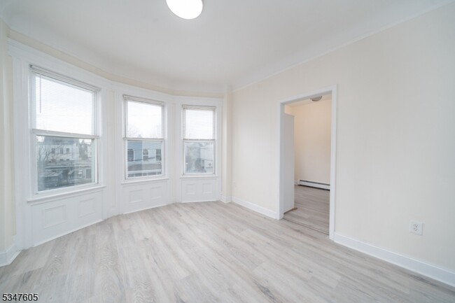 46 Montrose Terrace in Irvington, NJ - Building Photo - Building Photo