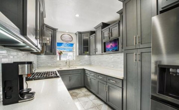 1119 W 65th Pl in Los Angeles, CA - Foto de edificio - Building Photo