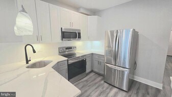 5233 Chancellor St in Philadelphia, PA - Building Photo