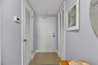 7100 Sunshine Skyway Ln S in St. Petersburg, FL - Foto de edificio - Building Photo