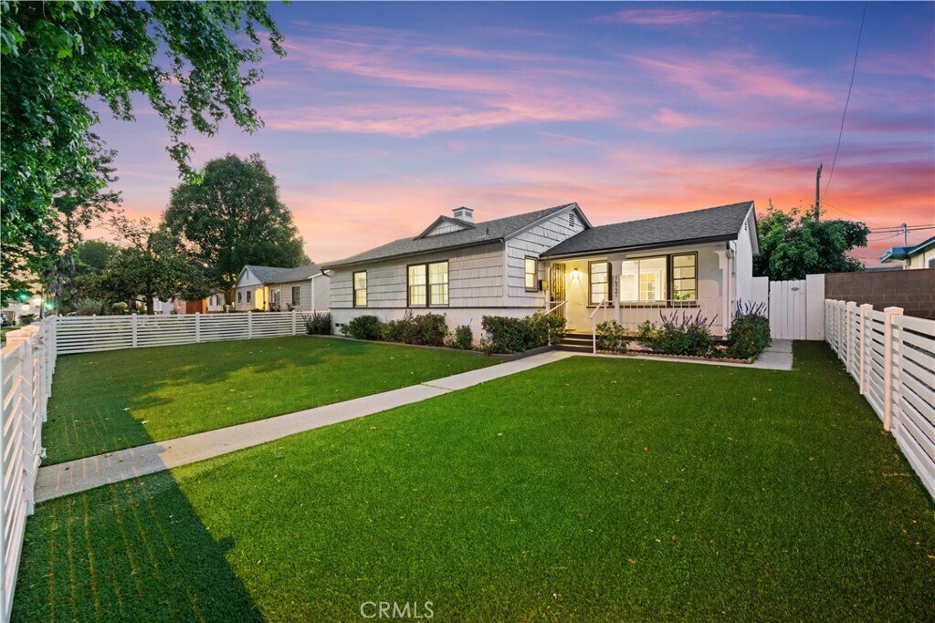 16521 Plummer St in Los Angeles, CA - Building Photo