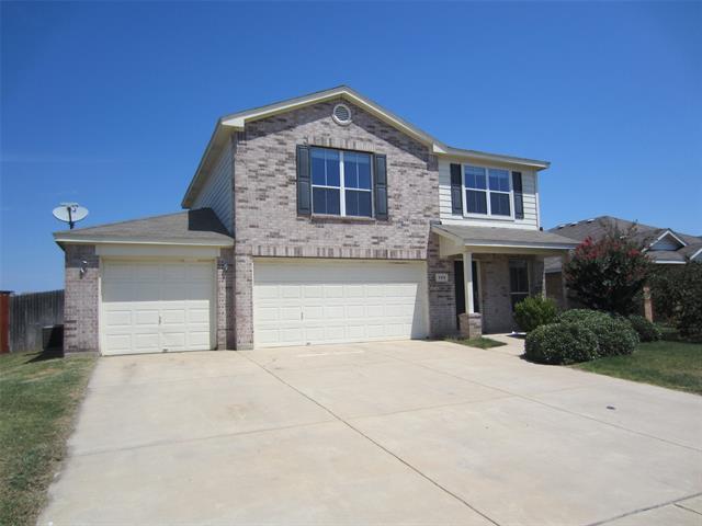 305 Deer Run Dr in Sanger, TX - Foto de edificio