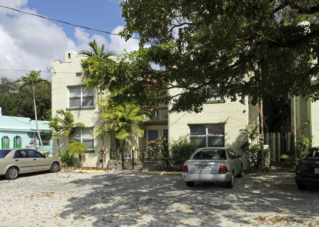 1067 NE 127th St in Miami, FL - Building Photo - Building Photo