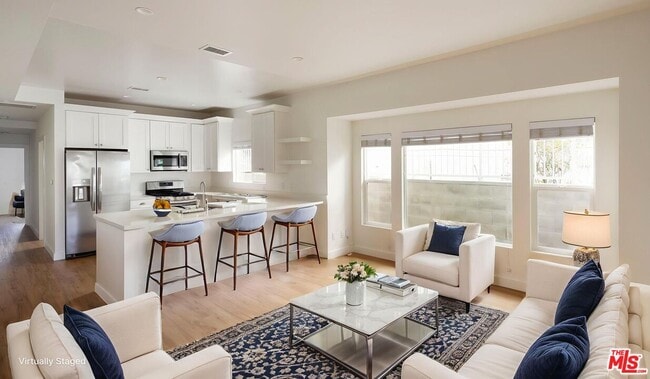 727 N La Fayette Park Pl in Los Angeles, CA - Building Photo - Building Photo