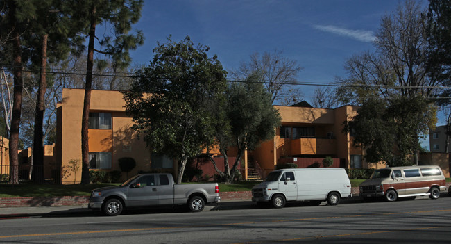 Kittridge Gardens Apartments in Reseda, CA - Building Photo - Building Photo