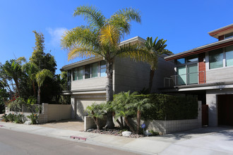 Playa Del Sur Apartments in La Jolla, CA - Building Photo - Building Photo