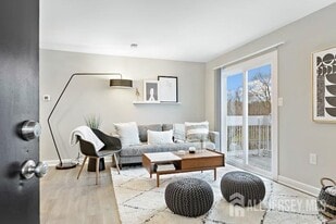 1000 Pheasant Hollow Dr in Plainsboro, NJ - Building Photo