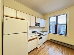 640 W Barry in Chicago, IL - Building Photo - Building Photo