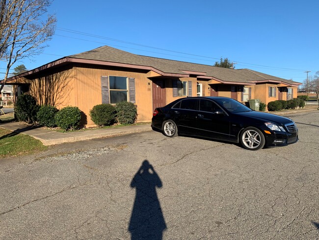 South Point Apartments in Forest City, NC - Foto de edificio - Building Photo