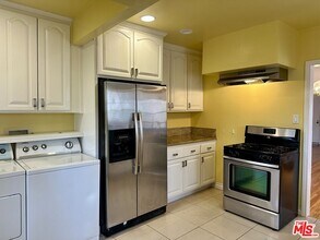 1252 Burnside Ave in Los Angeles, CA - Building Photo - Building Photo