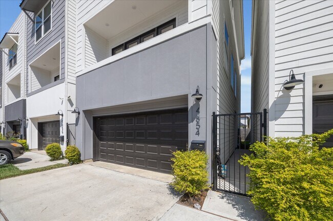 4854 Brinkman St in Houston, TX - Building Photo - Building Photo