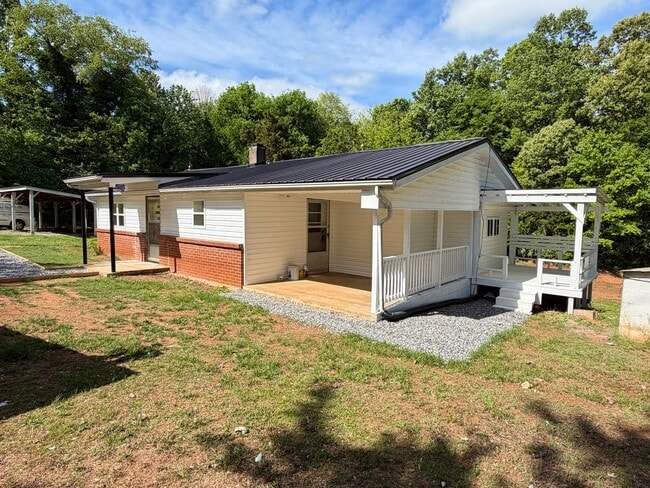 4685 Harmony Hwy in Hamptonville, NC - Building Photo - Building Photo