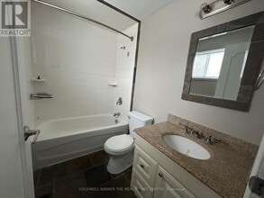 11 Chaucer Crescent in Barrie, ON - Building Photo - Building Photo