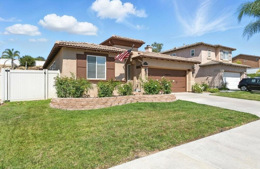 46076 Via La Colorada in Temecula, CA - Building Photo