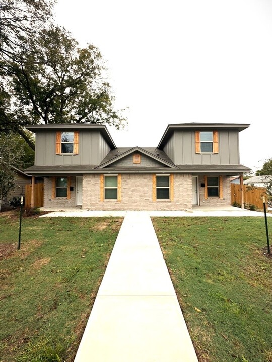 1015 N 10th St in Killeen, TX - Foto de edificio