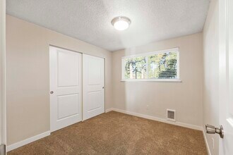 Canyon Ridge Apartment in Tacoma, WA - Building Photo - Building Photo
