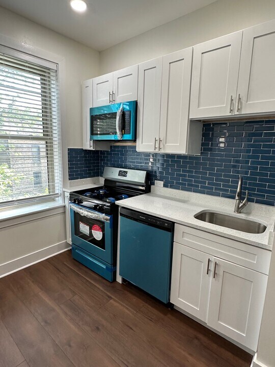 1417 W Albion Ave in Chicago, IL - Building Photo