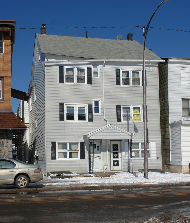 205-207 E Diamond Ave in Hazleton, PA - Building Photo - Building Photo