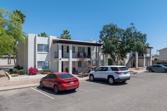 Date Villas Apartments in Mesa, AZ - Foto de edificio - Building Photo