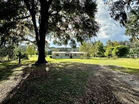 18027 NW 149th Pl in Alachua, FL - Building Photo