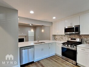 404 Wedgewood Way in Atlanta, GA - Building Photo - Building Photo