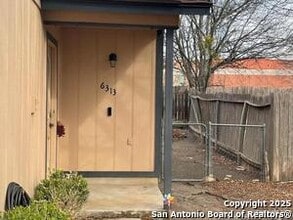 6313 Waddesdon Wood in San Antonio, TX - Foto de edificio - Building Photo