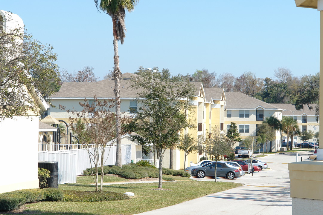 Charleston Place Apartments in Daytona Beach, FL - Foto de edificio