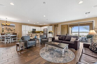 4456 Covered Wagon Trl in Wickenburg, AZ - Building Photo - Building Photo