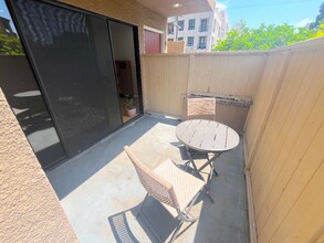 6665 Franklin Ave in Los Angeles, CA - Building Photo - Building Photo