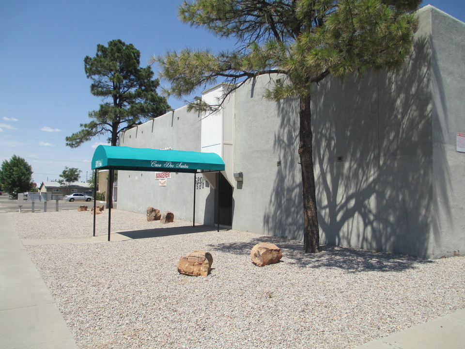 Casa dos Santos in Albuquerque, NM - Foto de edificio