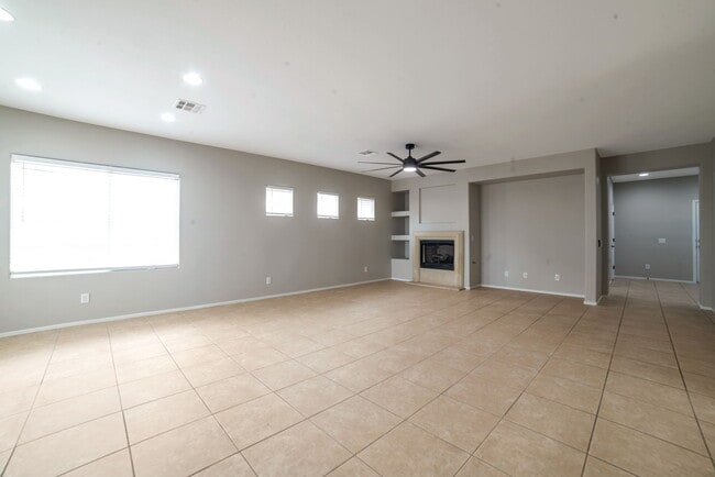 7129 Bocaire Dr in Las Vegas, NV - Building Photo - Building Photo