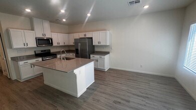 4719 Arctic Clfs Ave in Las Vegas, NV - Building Photo - Building Photo
