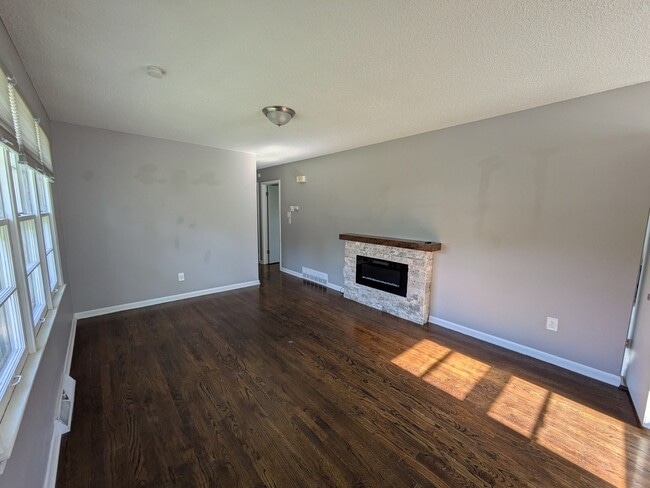 513 Bonnie Ave in Papillion, NE - Building Photo - Building Photo