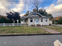 218 1st Ave in Port Jefferson, NY - Building Photo - Building Photo