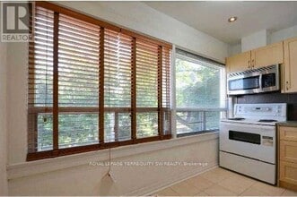 979 Mt Pleasant Rd in Toronto, ON - Building Photo - Building Photo