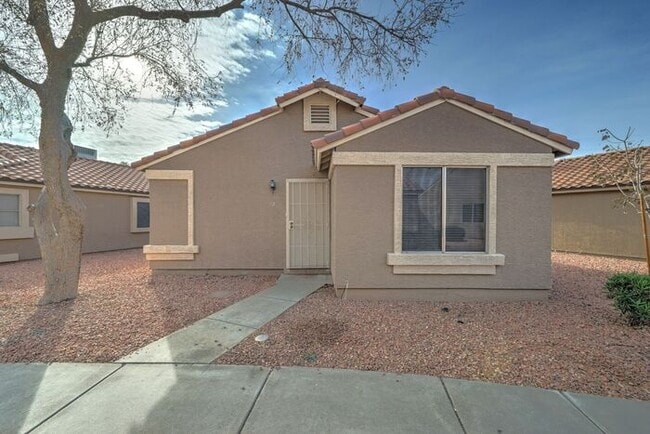 7040 W Olive Ave in Peoria, AZ - Building Photo - Building Photo