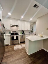 34 Augusta Dr in Annandale, NJ - Building Photo - Building Photo